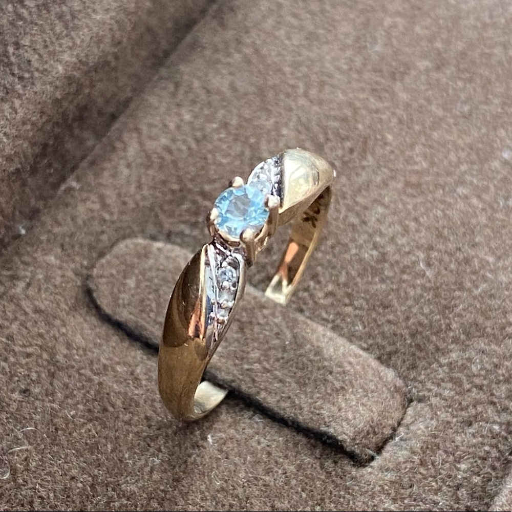 Vintage 10K Gold  Blue Topat ring (roughly size 7.5 see photos)